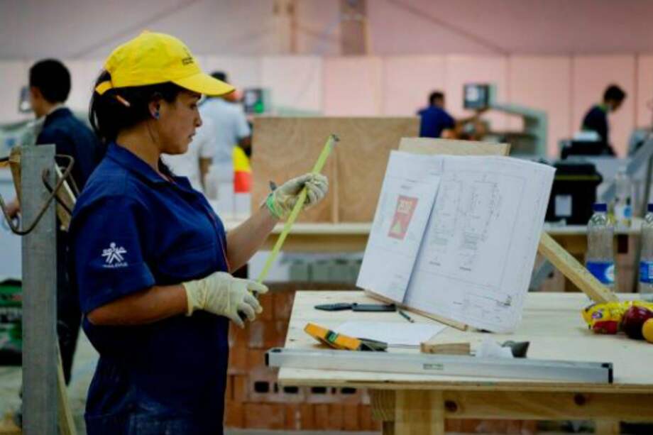 MinTrabajo iniciará acercamientos para discutir aumento de salario mínimo para 2015