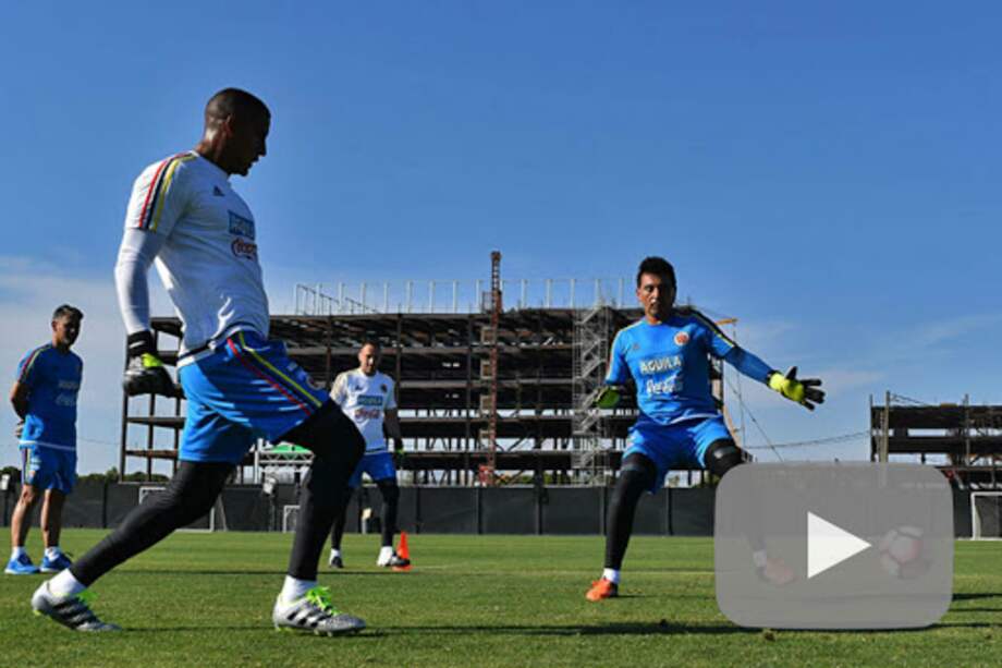 Christian Bonilla y David Ospina durante la sesión de entrenamiento de arqueros en Santa Clara. Foto: FCF