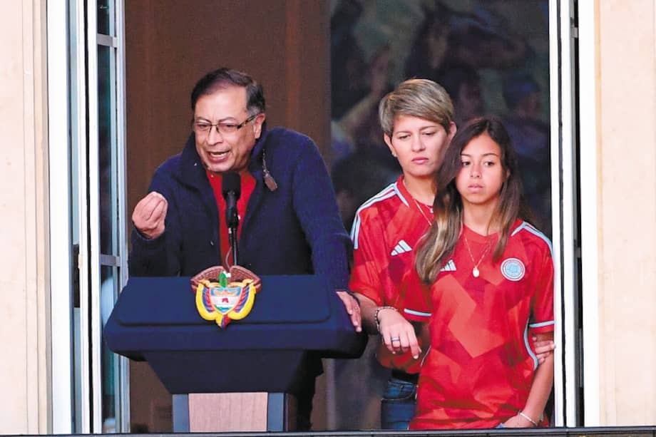 Presidente Gustavo Petro - Habla en la casa de Nariño - Plaza de armas