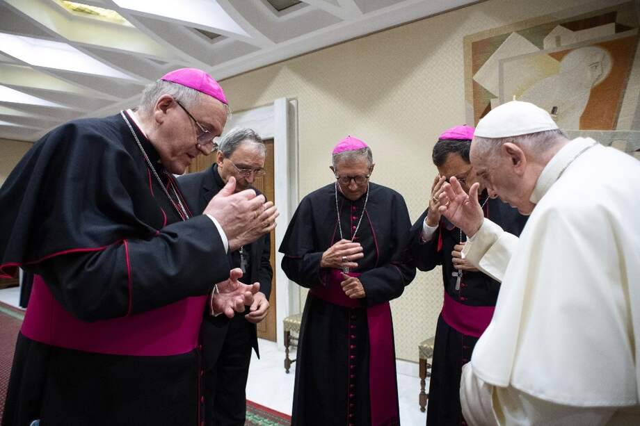 El papa Francisco se reunió con cuatro obispos franceses, antes de que se revelara el vergonzoso informe sobre abuso en la iglesia católica francesa.