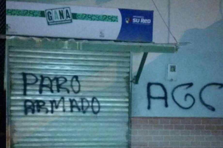 Grafitis alusivos al Clan Úsuga, en el municipio de Carepa, Antioquia. / Cortesía