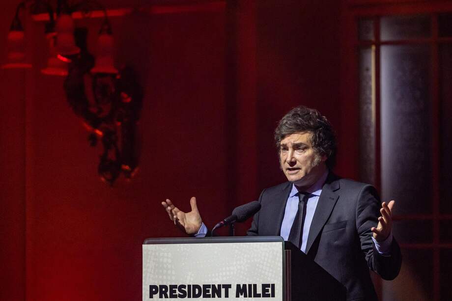 Eal presidente de Argentina, Javier Milei, pronunciando un discurso durante una ceremonia en el Palacio Zofin, el 24 de junio de 2024 en Praga, (República Checa).