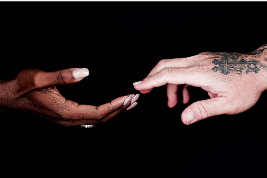 Juanes, Britney Spears y Gwen Stefani cantan a las víctimas de Orlando