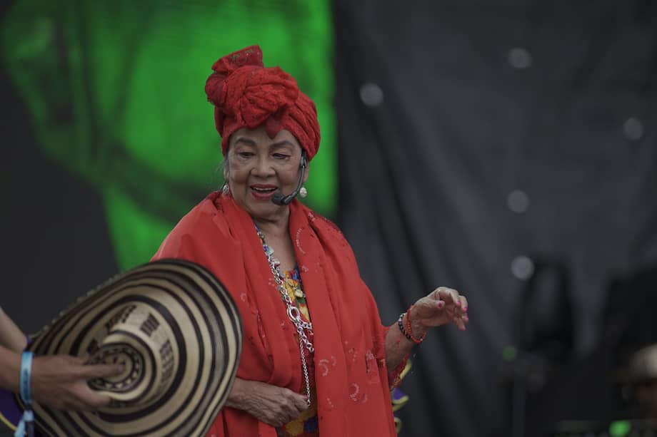 Totó La Momposina es reconocida por darle visibilidad a ritmos folclóricos como la cumbia, el porro y el mapalé.