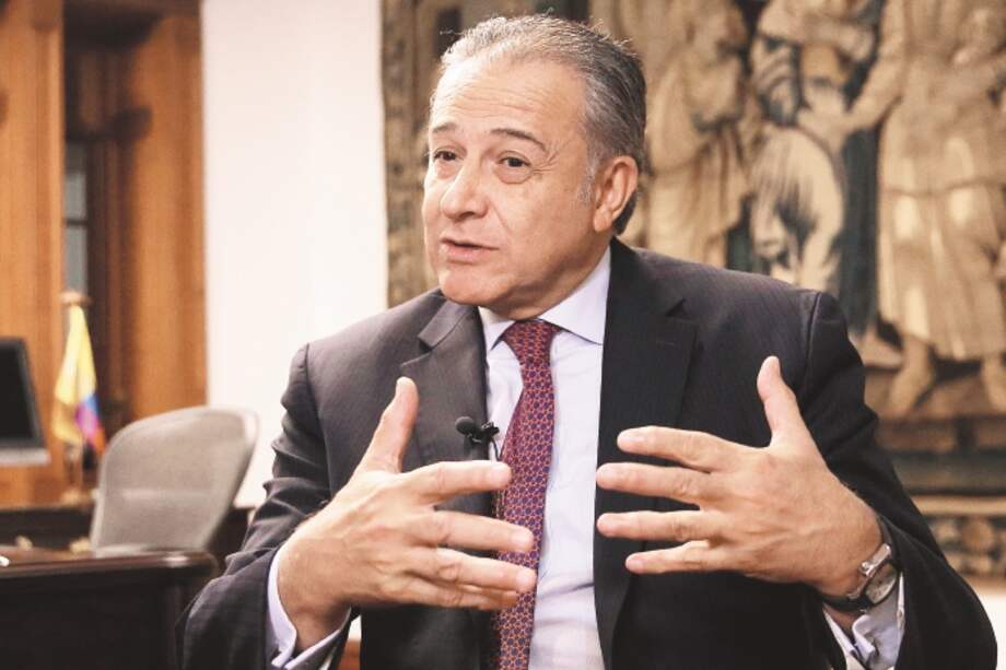 El vicepresidente, general (r) Óscar Naranjo, estuvo en Tumaco esta semana para verificar la situación de orden público tras lo sucedido. / EFE