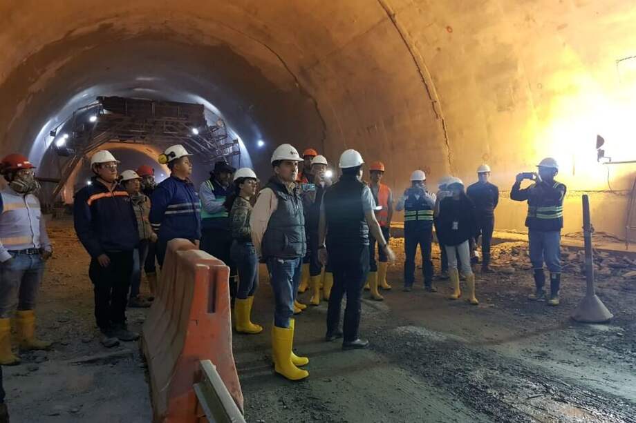 El proyecto Cruce de la Cordillera Central, que costará en total $2,9 billones, permitirá un importante ahorro en tiempo al reducir el trayecto de 48 a 30 kilómetros. / Cortesía.