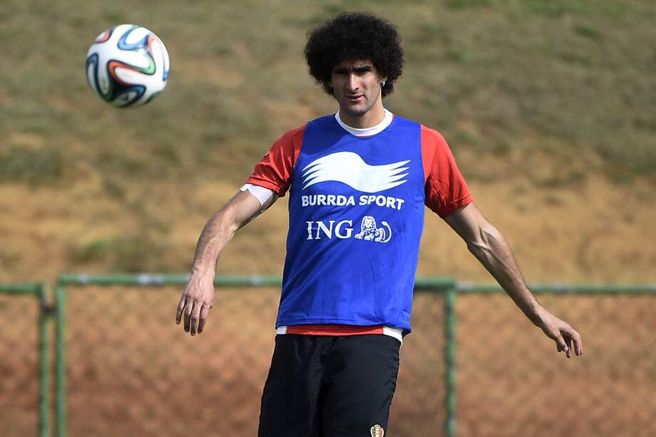 Con su 1,90 metros de estatura, Marouane Fellaini será el encargado de liderar el medio campo de Bélgica. / AFP