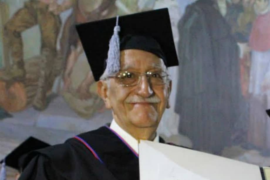 En 2015, por su trayectoria y los reconocimientos durante su profesión, la Universidad del Cauca le entregó a ‘Pepón’ el Doctorado Honoris Causa en Comunicación Social. /U. Del Cauca