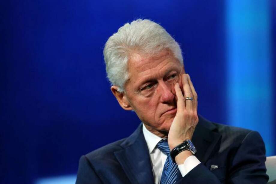 Bien sabido es que Bill Clinton causó revuelo con el escándalo de su relación extramarital con la becaria de la Casa Blanca Monica Lewinsky, que le valió en 1998 un histórico juicio político, si bien fue exonerado. / AFP