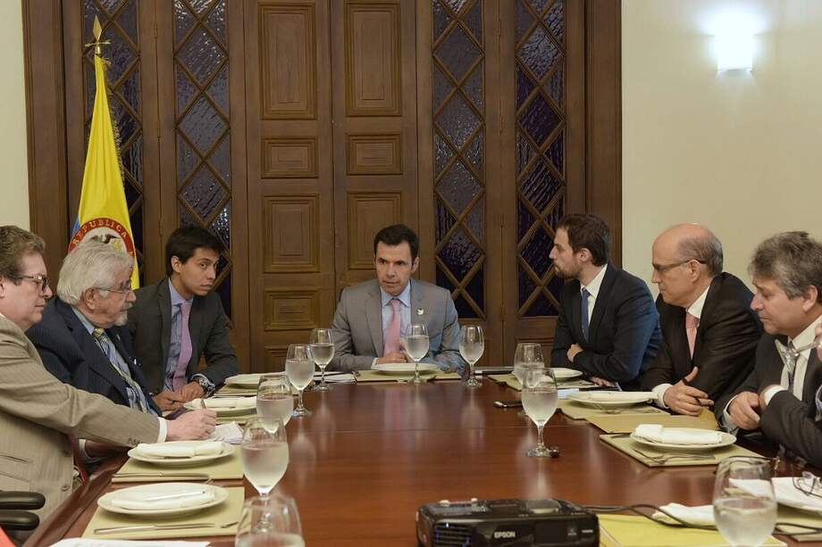 El ministro Guillermo Rivera se reunió con los ponentes de la reforma política. / Ministerio del Interior