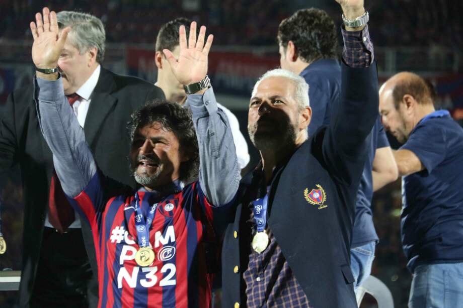 Leonel Álvarez dirigió a Cerro Porteño el semestre pasado. Se coronó campeón en Paraguay. / EFE