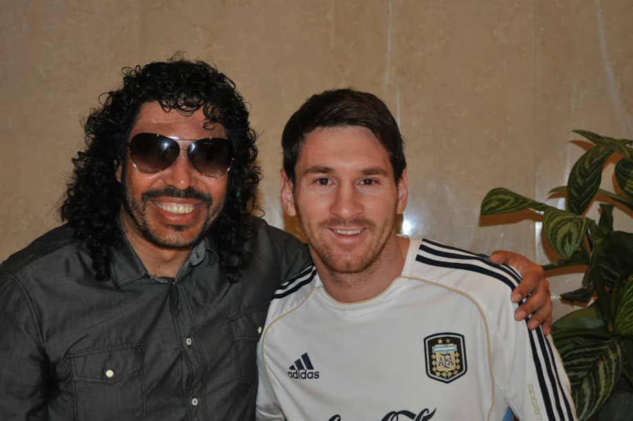 René Higuita visitó la concentración de la selección argentina y allí se encontró con Lionel Messi. / Gustavo Pérez Figueroa
