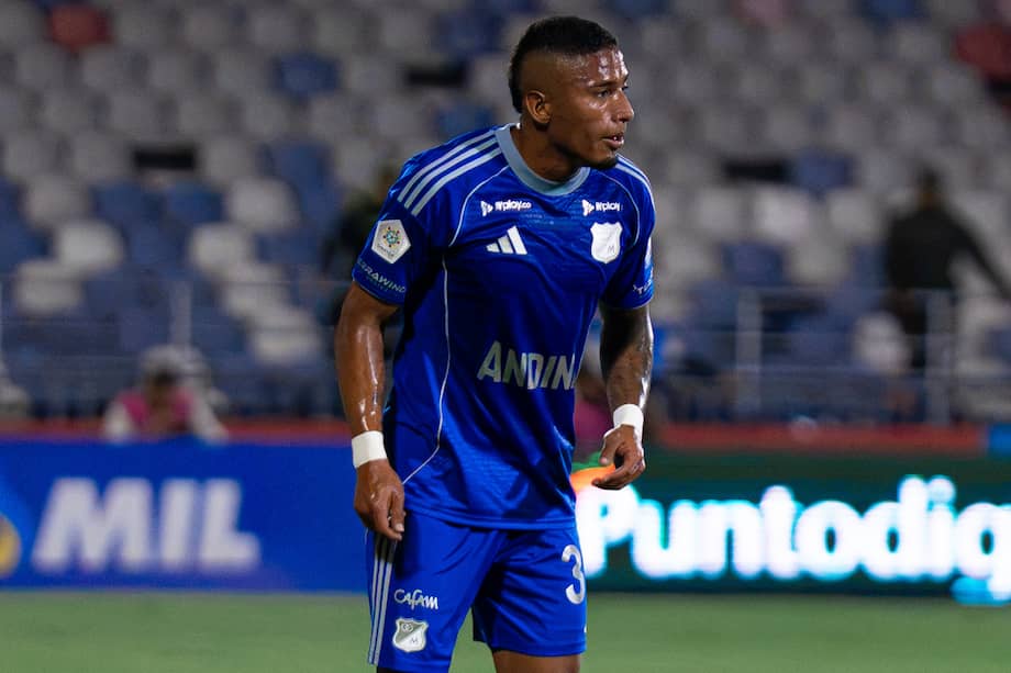 Jhomier Guerrero, lateral derecho de Millonarios, en el estadio Romelio Martínez de Barranquilla en un partido contra Junior por la Liga Betplay 2026-II.