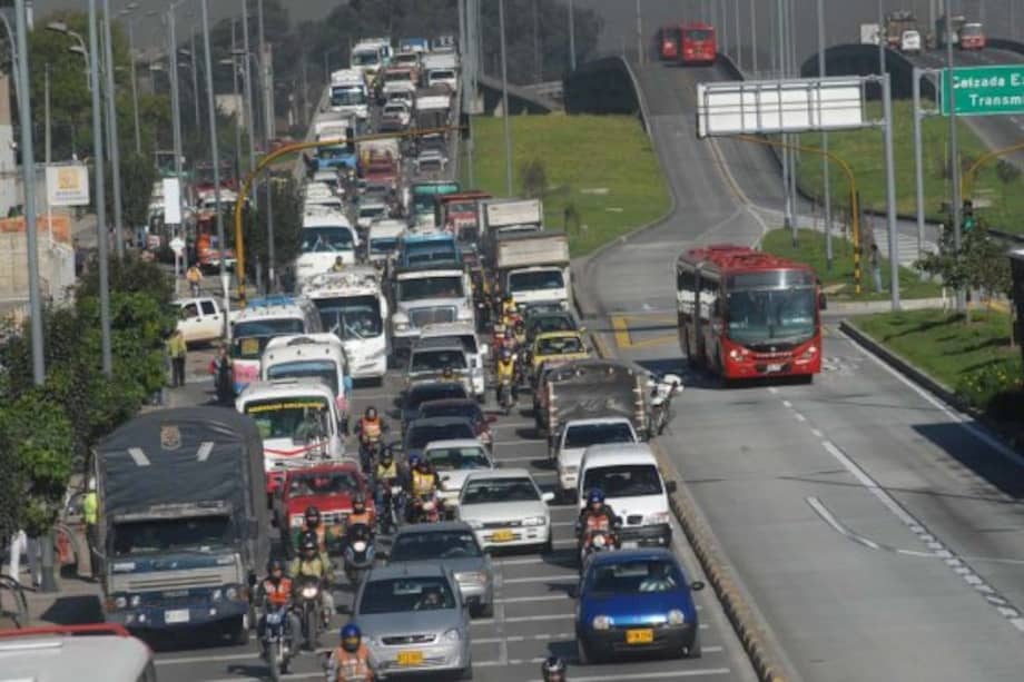 Ocho de cada 10 carros que circulan en Bogotá lleva apenas un pasajero