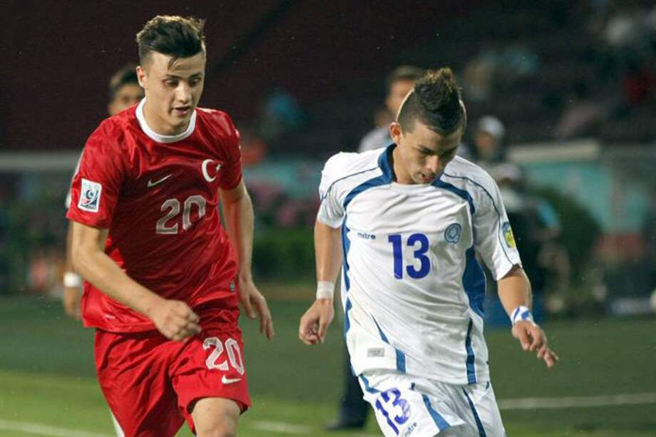 Turquía hizo respetar su casa y derrotó a El Salvador 3-0