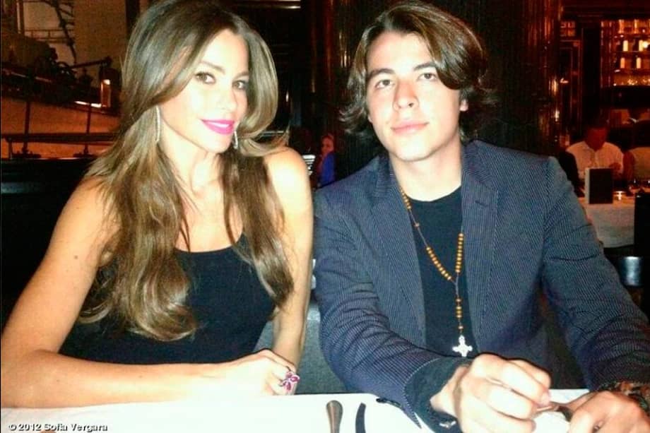 Sofía Vergara y su hijo Manolo. / Facebook.com/OfficialSofiaVergara