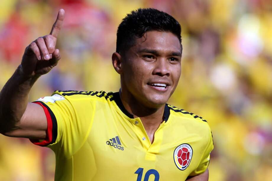 Teófilo Gutiérrez celebrando uno de los goles que ha marcado con la selección Colombia.