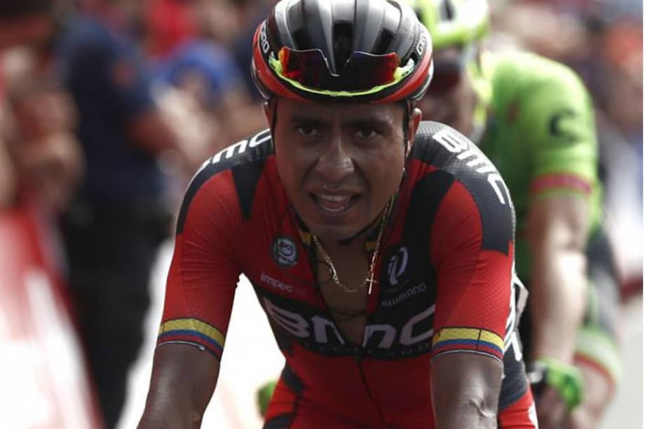 Atapuma se convirtió este martes en el séptimo colombiano en vestir la camiseta de líder de la Vuelta a España. / EFE