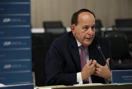 JEP da ultimátum a exsenador Álvaro Ashton para que hable de vínculos con “paras”