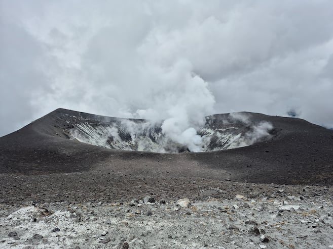 L'aéroport de Popayán reprend ses opérations après des restrictions dues aux cendres du volcan Puracé