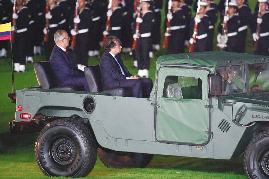 Ceremonia militar presentación de tropas al Ministro de Defensa y al Presidente Gustavo Petro