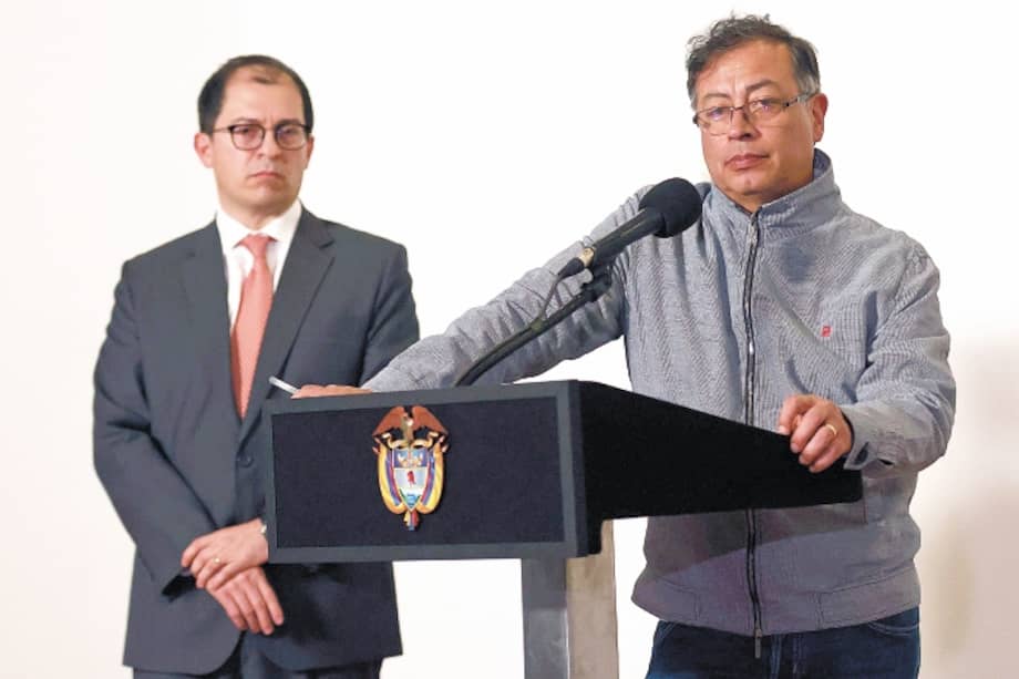 El presidente Gustavo Petro y el fiscal general Francisco Barbosa sostuvieron un duro rifirrafe a través de medios de comunicación y redes sociales.