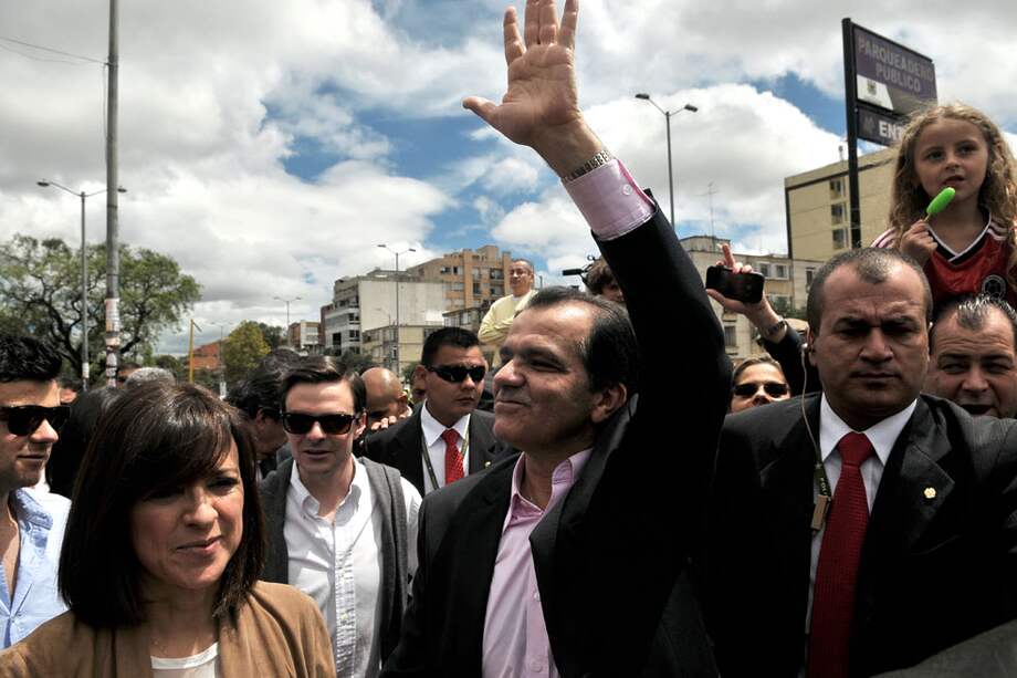 Óscar Iván Zuluaga y su hijo David (izquierda), en tiempos de la campaña presidencial. / Cristian Garavito