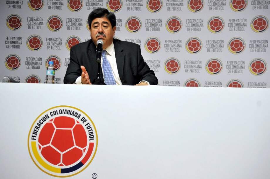 Luis Bedoya dando explicaciones por el escándalo Fifa. Foto: AFP