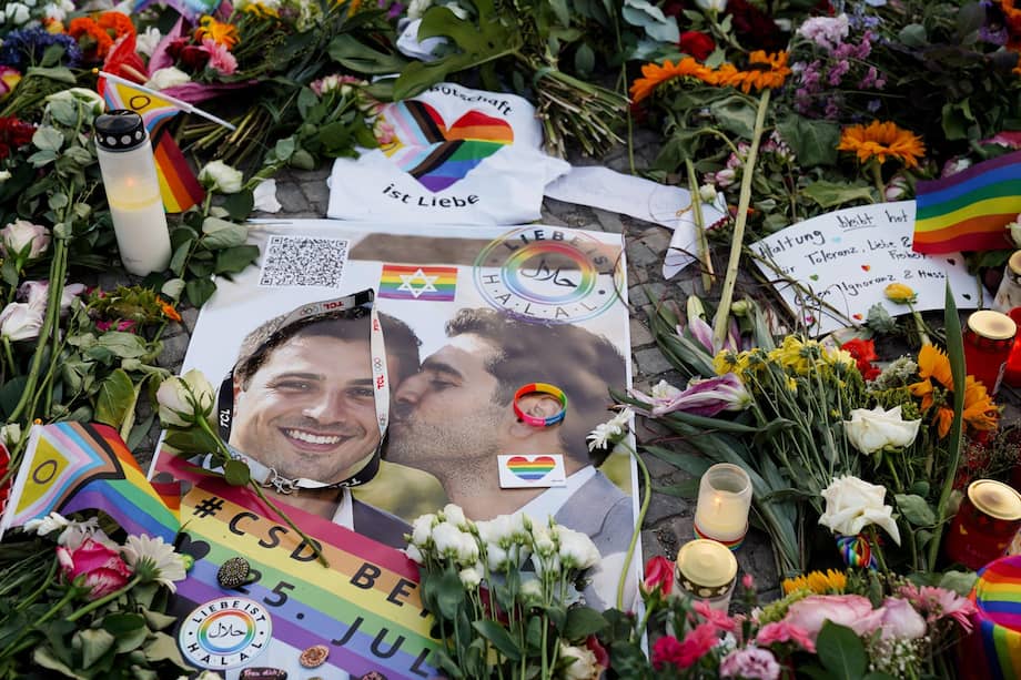 Cuando se trata de violentar los derechos LGBTIQ+, la extrema derecha y los fanáticos religiosos de distintas vertientes terminan dándose la mano.