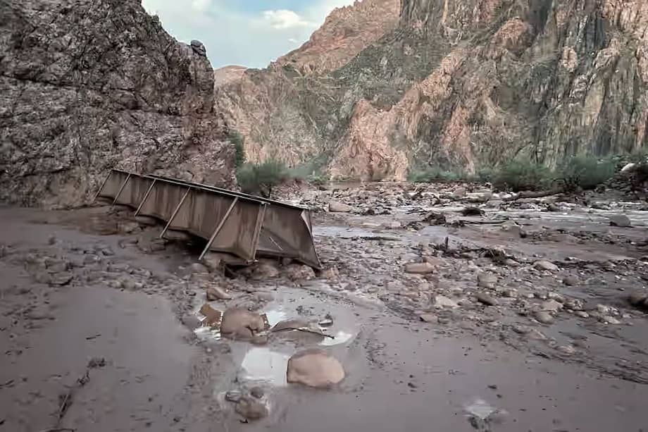 Daños tras las inundaciones repentinas en el Parque Nacional del Gran Cañón con 15 desaparecidos y decenas de evacuados.