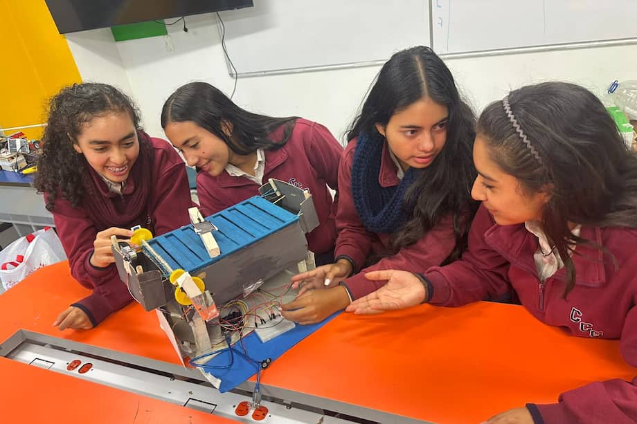 La idea de las cuatro estudiantes surgió tras horas de trancón en la Autonorte./ Archivo particular