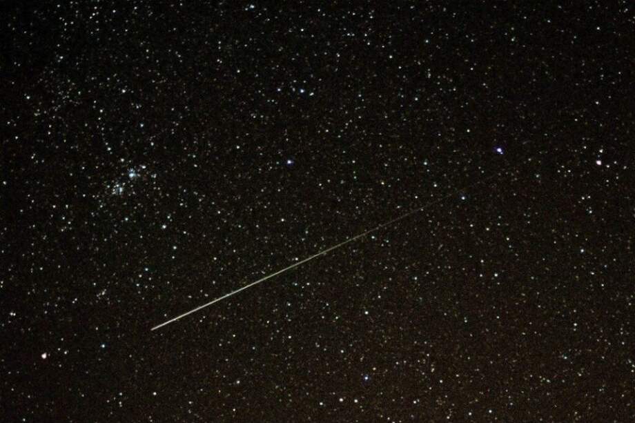 El polvo y la arena arden cuando se topan con la atmósfera de la Tierra, provocando una ráfaga de "estrellas fugaces". / EFE.