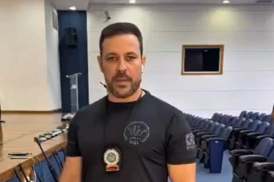 En su cuenta de Instagram Vinicius Domingos mostró las armas incautadas en un video.