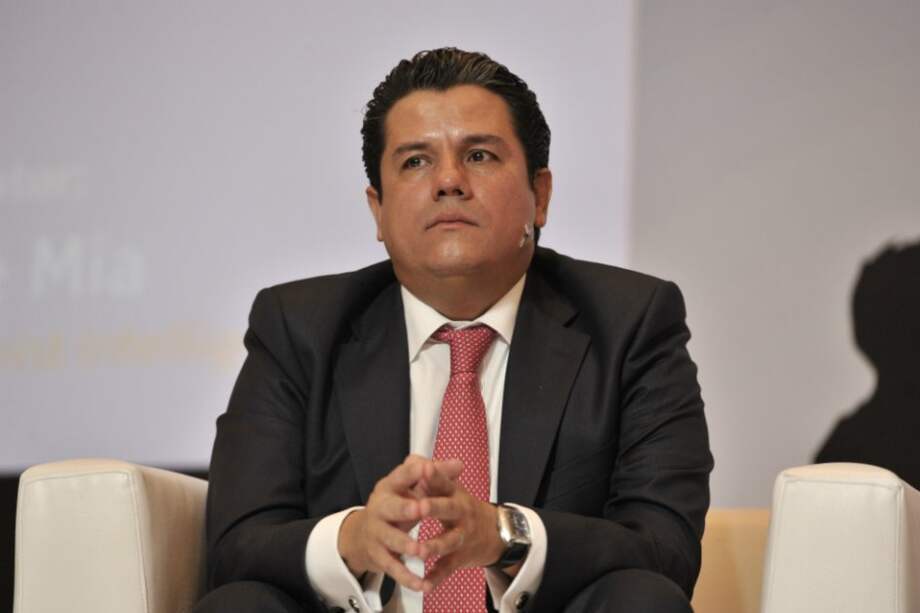 El gerente del Fondo de Adaptación, Germán Arce, resultó involucrado en la pelea entre Santos y Gossaín.