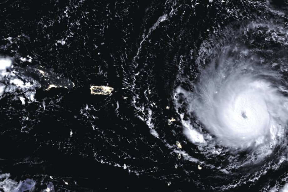 Imagen de luz del huracán Irma, tomada por el satélite GOES East de la NASA.