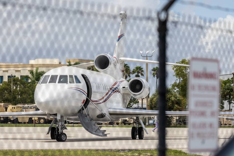 Un avión que, según las autoridades estadounidenses, pertenece al presidente venezolano, Nicolás Maduro, fue llevado al Aeropuerto Ejecutivo de Fort Lauderdale.