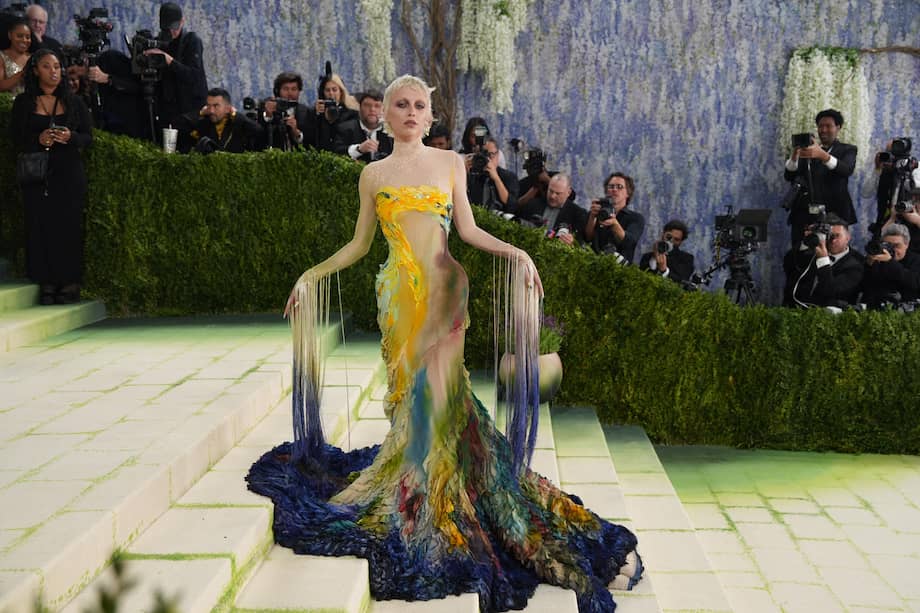 Emma Chamberlain posa este lunes, durante la alfombra roja de la Met Gala, en Nueva York (EE.UU.). / EFE/ Octavio Guzmán