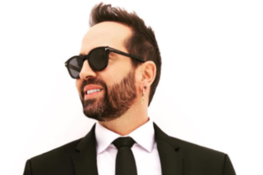 El cantante ha manifestado lo difícil que ha sido su recuperación con la rodilla y el momento que atraviesa con la salud de su padre.