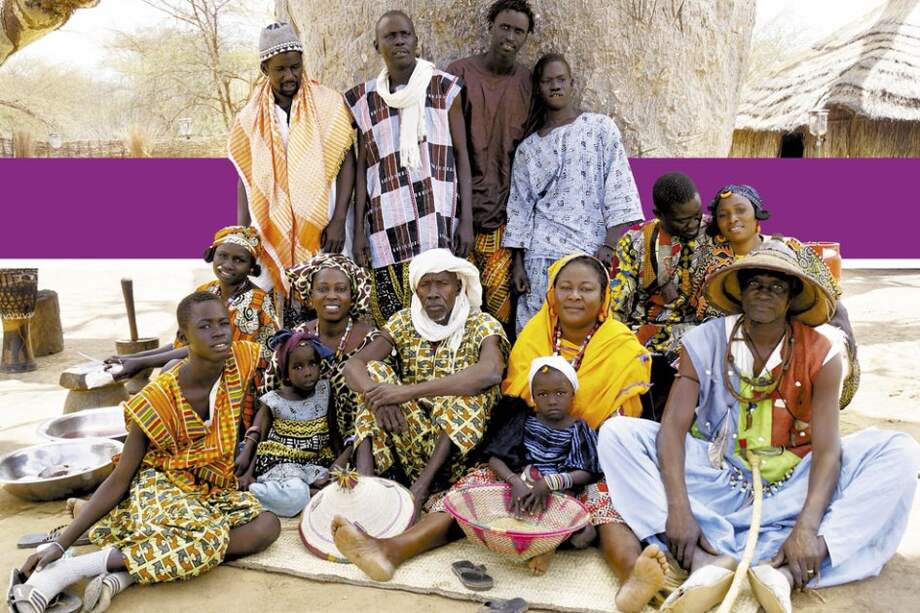 La familia que acogió la producción en Senegal. / Cortesía: Caracol TV