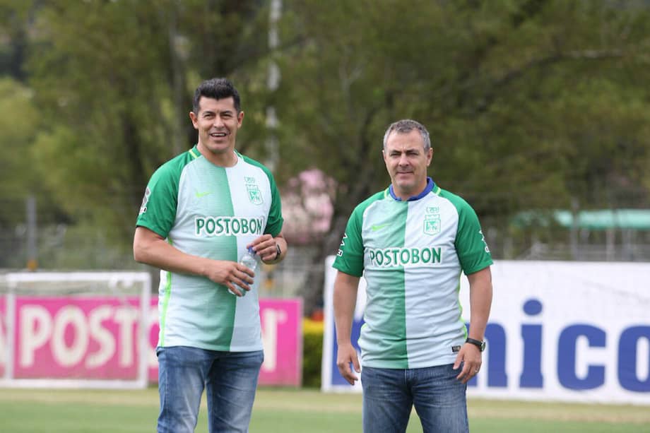El argentino Jorge Almirón (i), entrenador de Atlético Nacional, y Diego Ossés, preparador físico. / @nacionaloficial