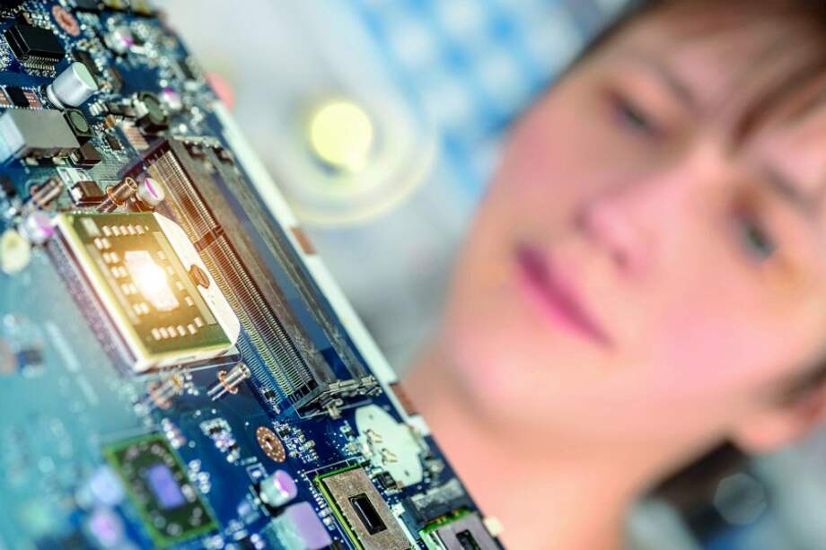 27.029 jóvenes de los grados 10° y 11°, de nueve ciudades del país, fueron sensibilizados entre julio y diciembre de 2015, para motivarlos a elegir carreras TI.