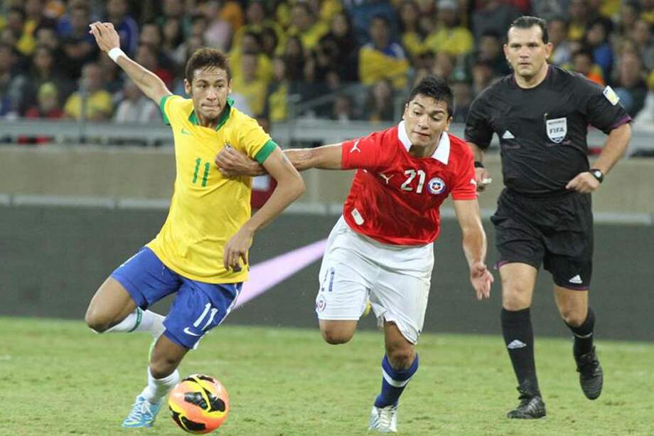 Brasil y Chile empataron 2-2 en amistoso en la mundialista Belo Horizonte