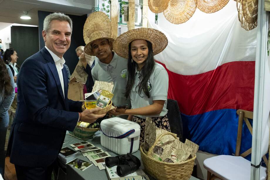 En la Universidad EAN se está llevando a cabo Alfombra Verde, un evento que reconoce y visibiliza iniciativas sostenibles, y que organiza la Escuela Nacional de Formación Ambiental Savia