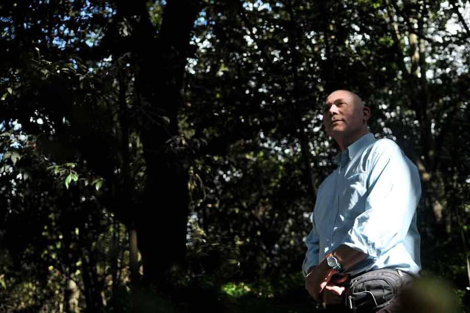 El chileno César Padilla realizó una ponencia en el Jardín Botánico de Bogotá sobre la resistencia al extractivismo minero en el contexto internacional. / Gustavo Torrijos - El Espectador