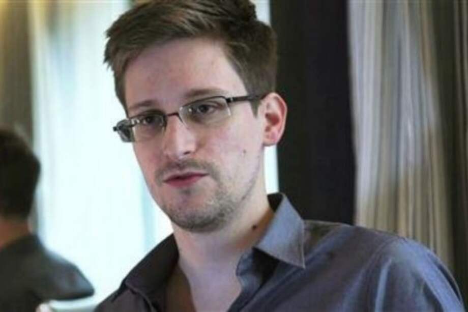 Ecuador dice que no otorgó a Edward Snowden carné de refugiado