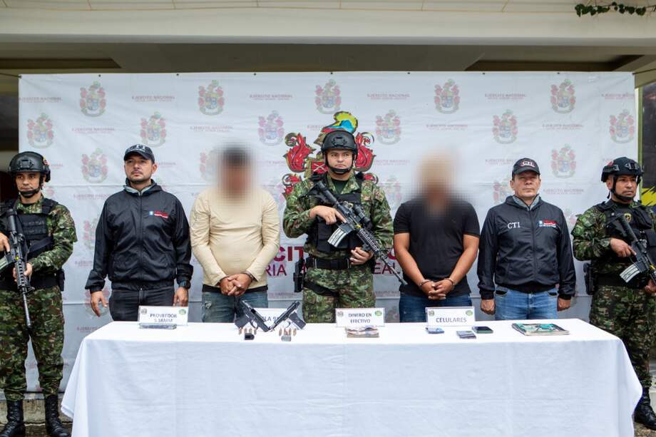 Capturan a dos integrantes de las disidencias en el Caquetá, uno de ellos señalado de coordinar las extorsiones y amenazas del grupo armado en la región.