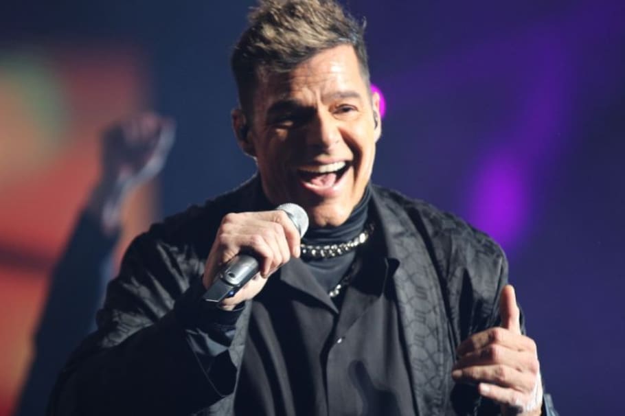 El caso legal entre Ricky Martin y su sobrino, Dennis Yadiel Sánchez Martin, parece no tener fin. Luego de ser archivado, ambas partes volvieron a demandarse por otros supuestos daños.