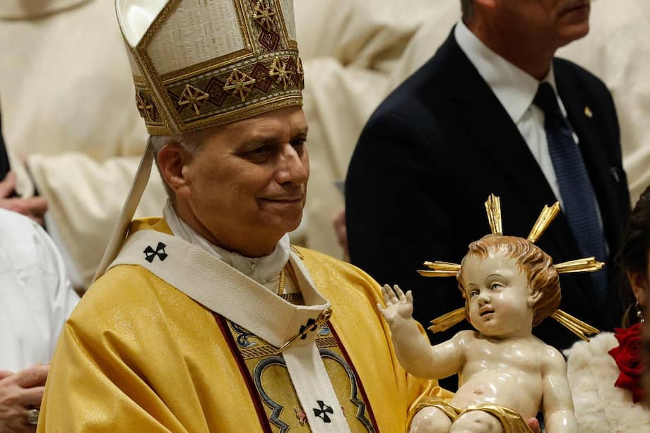 El Papa Leon XIV preside la Santa Misa de Medianoche por la Solemnidad de la Natividad del Señor, en la Basílica de San Pedro, Ciudad del Vaticano, 24 de diciembre de 2025.