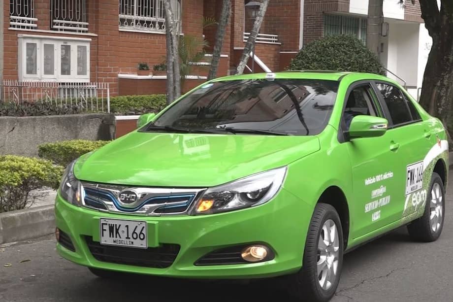 Los vehículos debieron cambiar su color para evitar confusiones entre los pasajeros.