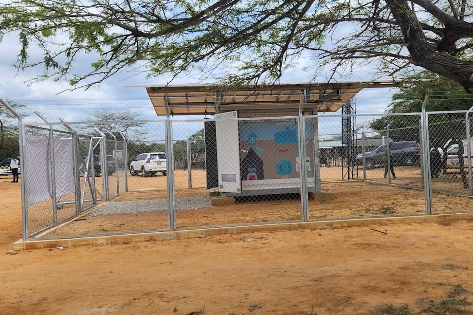 Un ejemplo de la planta de generación solar de una comunidad energética en La Guajira, inaugurada en 2024.